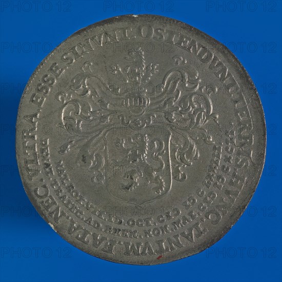 Medal on the death of Dammas Pesser at the age of 19 in 1692, death certificate medal pewter image tin, beaten, arm of Pesser