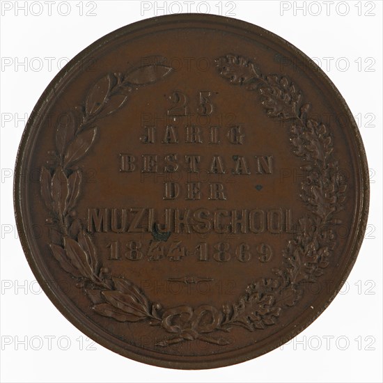 Medal on the 25th anniversary of the Music School in Rotterdam, medallion medal bronze, wreath of bonded oak and laurel branch