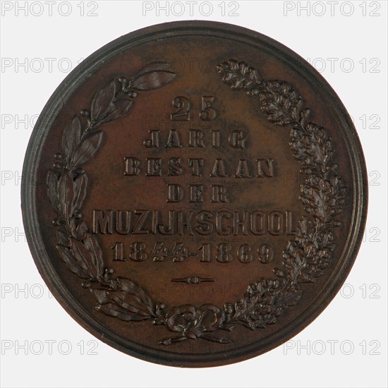 Medal on the 25th anniversary of the Music School in Rotterdam, medallions bronze bronze, wreath of bonded oak and laurel branch