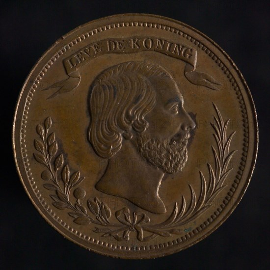 Medal on the visit of King William III to Utrecht, penny footage copper, portrait of the king to the right. Above it streamer