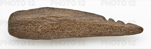 Horns or legs pointed with three barbs, pointed harpoon groundfound horn bone, sawn cut ground Late stone age archeology