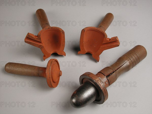 Four-piece bronze mold for the bottom of spreader or mustard pot, cast molding tools tool base metal bronze wood iron, cast