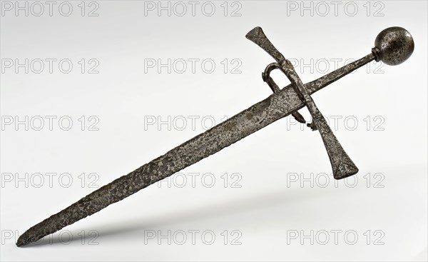 Rapier with linear ornaments, rapier sword vest weapon soil find iron metal total, forged Two-edged blade faintly curved pusher