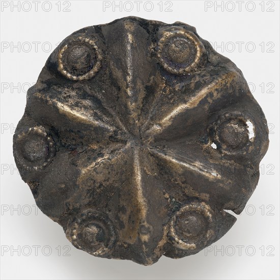Thin fittings, round vaulted metal with star shape and six rosettes in relief, clothing accessories clothing fittings
