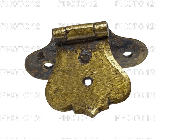 Hinge, consisting of two scalloped, leaf-shaped parts, marked, hinge fittings soil find copper brass metal, cast Large and small