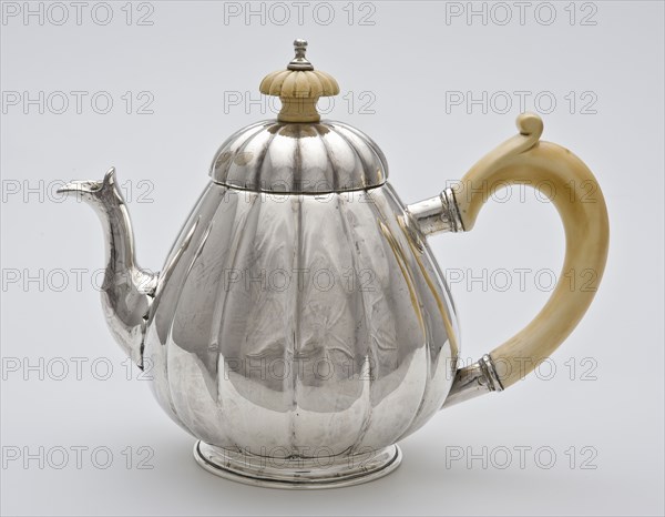 Silversmith: Hendrik van Beest, Silver teapot with ivory handle and knob on lid, teapot tableware holder ivory silver, driven