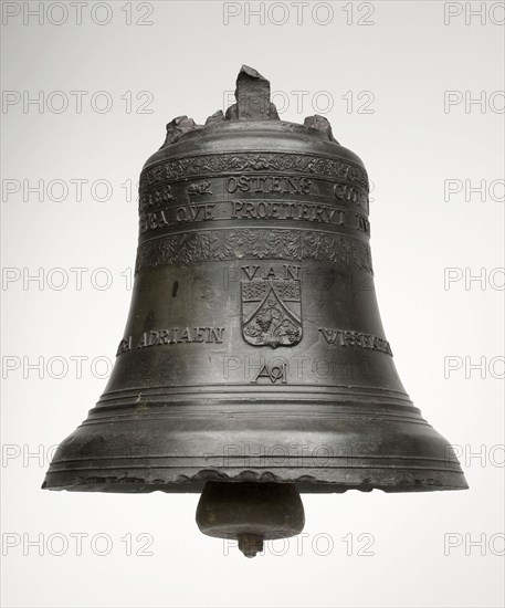 Pieter Ostens, Bronze hatch bell with iron clapper, bell clock clock sound brass bronze, ca 49 kg cast On the head remnants