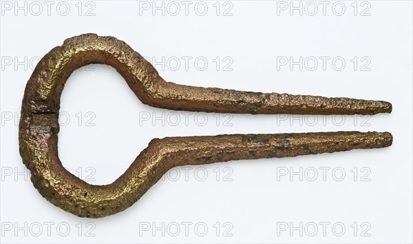 Mouth harp, eye with two pointy teeth, Mouth-harp musical instrument sound medium soil find bronze metal, cast Mouth harp Eye