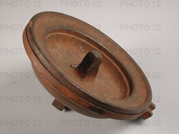 Two-piece round bronze mold for Porringer, mold casting tool tools metal material bronze, cast twisted Two-piece round bronze