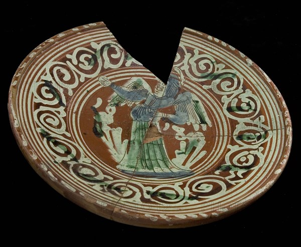 Werra dish on stand surface, mirror decor with angel in sludge technique and sgraffito, dated 1618, dish crockery holder soil