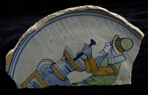 Fragment of the majolica plate depicting man, pharmacist with mortar, polychrome, plate dish tableware holder fragment
