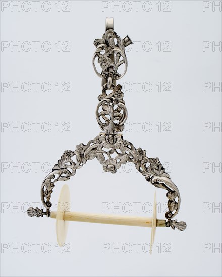 Gerrit Beijers (?), Silver ball holder with clip and ivory spool, tangle holder holder silver ivory, cast Tangle holder ivory