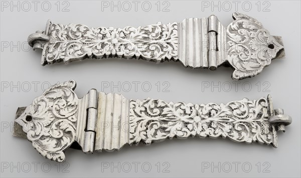 Jacobus van der Laar, Silver bible or psalms lock, book fitting fittings hang- and-closing silver, cast Two matching locks