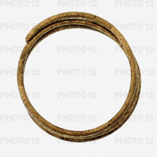 Ring, yellow copper, consisting of three windings, ring jewel clothing accessory clothing soil find brass copper metal d 0.3