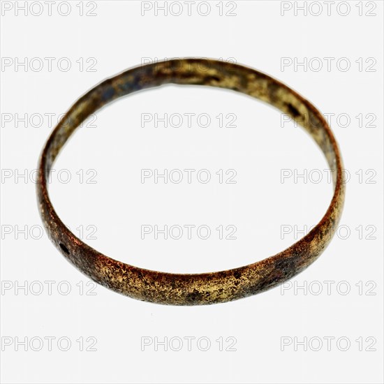 Small copper ring, unadorned, ring jewelry clothing accessory clothing soil find copper metal, d 0,3 Copper ring. Flat