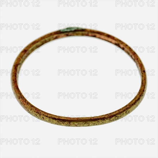 Thin, copper or bronze ring, undecorated, ring ornament clothing accessory clothing soil find bronze copper metal, d 0,2 Thin
