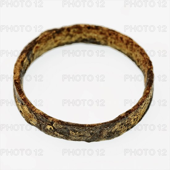 Brass ring, flat and smooth-walled, ring jewel clothing accessory clothing bottomfound brass metal, d 0.4 brass ring