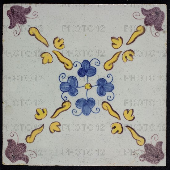 F.J. Kleyn, Ornament tile, clovers, Rotterdammer cross rose, corner motif flower?, wall tile tile sculpture ceramic earthenware