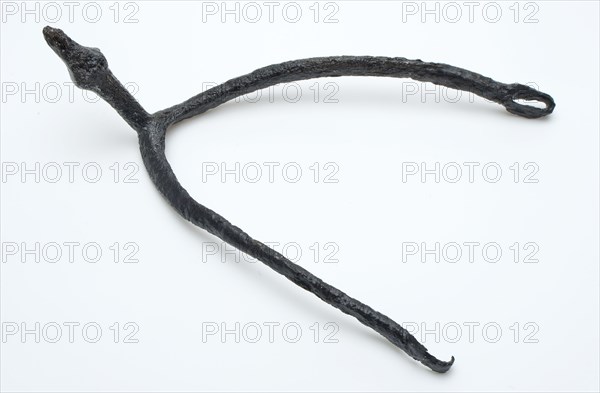 Rider track, iron bracket with two eyes at the end, track clothing accessory clothing soil find iron metal, forged Track