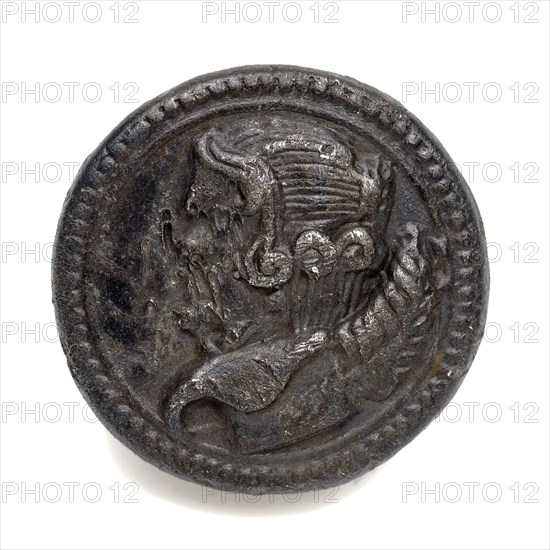Tin button with bust embossed, knot clothing accessory clothing soil find tin iron metal, cast Pewter knot Disc shaped