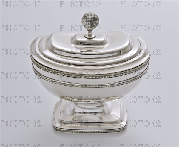 Silversmith: Jean George Grebe, Silver tobacco box with separate lid, tobacco box holder metal silver, tobacco snuffbox