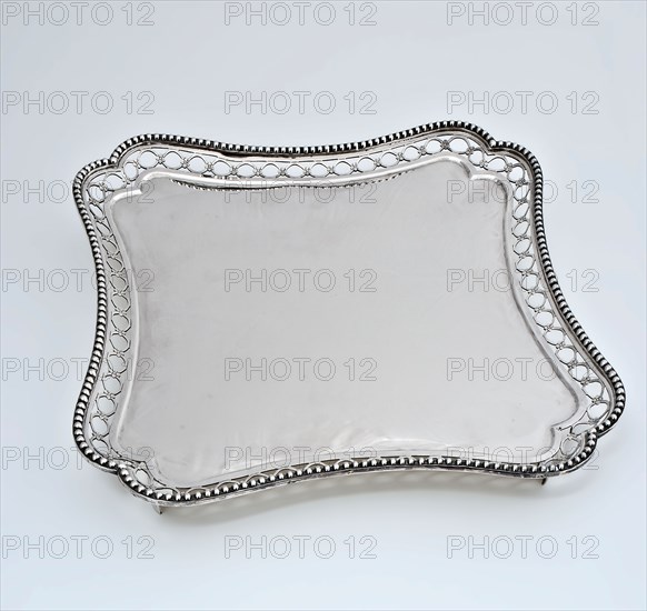 Silversmith: Cornelis Knuijsting, Square silver tray on legs with openwork edge, tray leaf holder silver, cast sawn Square leaf