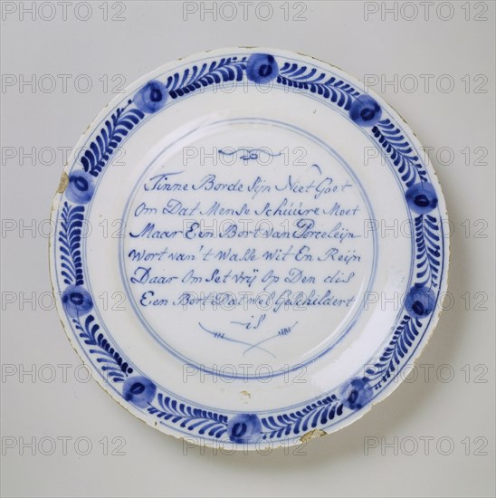Faience plate with spell Pewter plate are not good to say that one has to shove porcine, plate crockery holder ceramic