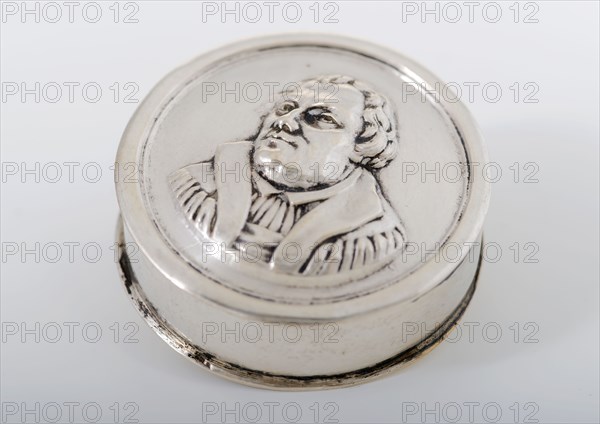 Round silver box with male portrait in relief, pillbox? box holder silver