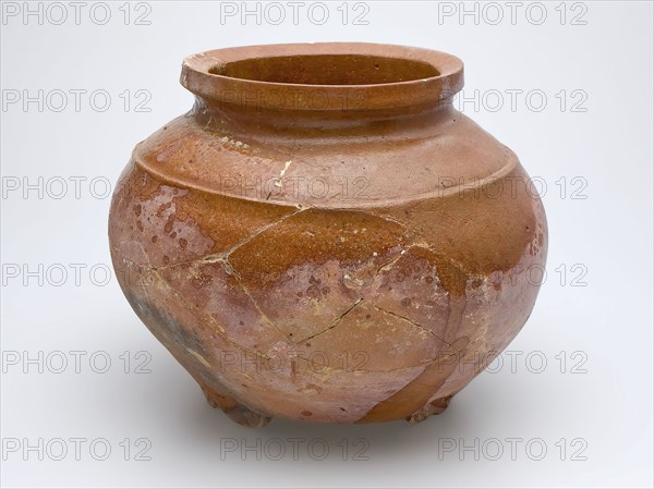 Low pot of red pottery on stand fins with sparing lead glaze, ledge over the shoulder, storage jar pot holder soil find ceramic