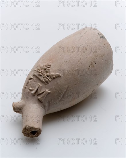 Koenraad Murk, Pipe head, white baking clay, pipe head soil found ceramic pipe earth h 3.5 (approx.) Mold pressed