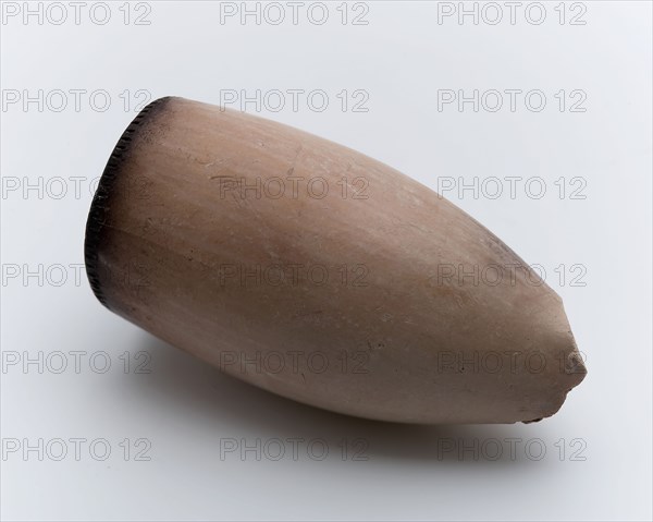 Pipe bowl, white baking clay, pipe head soil found ceramic pipe ground h 3.5 (approx.) Pressed in mold pressed through pierced