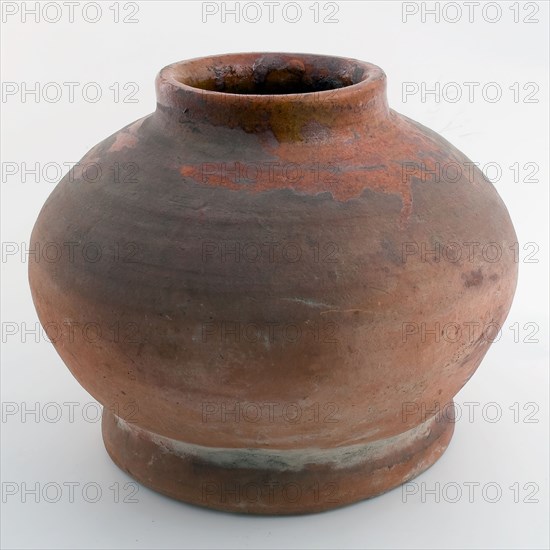 Heavy pottery pot on wide stand ring, round and stocky model, pot holder ceramic earthenware glaze lead glaze, hand-turned