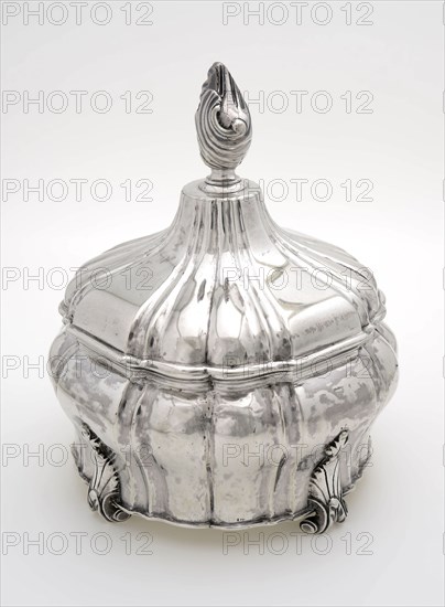 Silversmith: Herman Vortius, Silver tobacco pot with engraved on the bottom * Arnold Carel Leonard Bruins