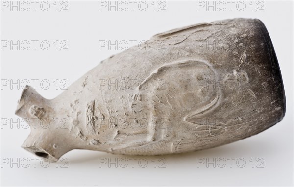 White clay pipe with relief on its head, with Mercury and on reverse Neptune, clay pipe smoking equipment smoke floor pottery