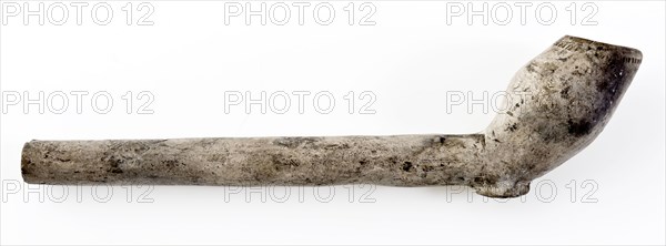 White pipe bowl, unnoticed, with fleur de lis stamps on the stem, stem fragment, clay pipe smoking equipment smoke floor pottery