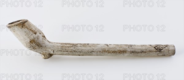 White clay pipe, marked with stalk decorated with fleur de lis stamps, clay pipe smoking equipment smoke floor pottery ceramics