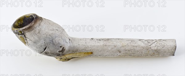 White clay pipe, unnoticed, with decorated stem and glaze over the kettle, clay pipe smoking equipment smoke floor earthenware