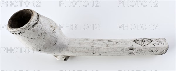 White clay pipe, marked with stalk decorated with fleur de lis stamps, clay pipe smoking equipment smoke floor pottery ceramics