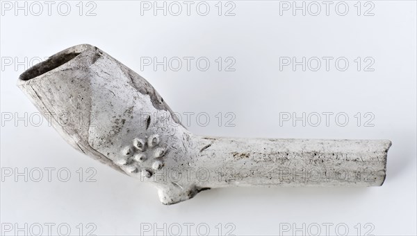 White clay pipe, unnoticed, with smooth handle and stylized Tudor rose on the kettle, clay pipe smoking equipment smoke floor