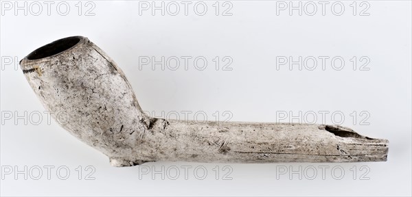 White clay pipe, unnoticed, with smooth handle, clay pipe smoking equipment smoke floor pottery ceramics pottery, pressed