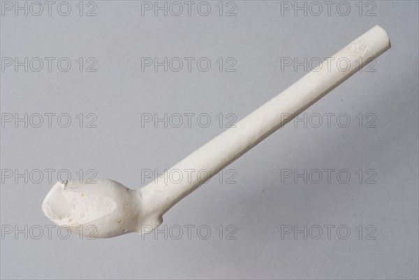 Hendrick Jansz., Clay pipe from the waste of Rotterdam pipe factory with decorated handle, clay pipe smoking equipment smoke