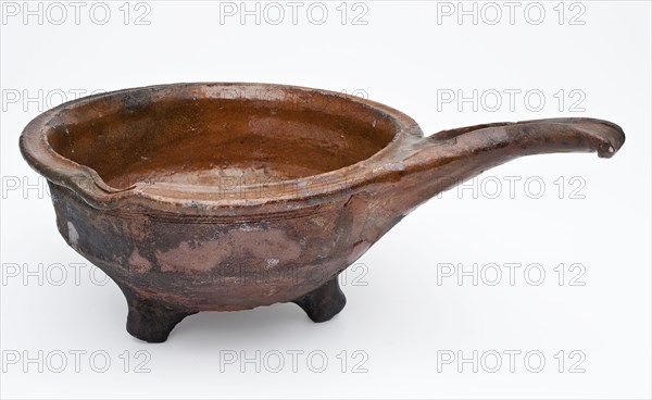 Pottery saucepan from waste pit of Rotterdam pipe maker, saucepan cooking pot crockery holder kitchenware earth discovery