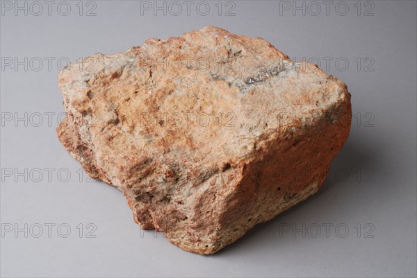 Earthenware brick, mixed shard, from the waste pit of Rotterdam pipe making, cloister wall brick building material earth