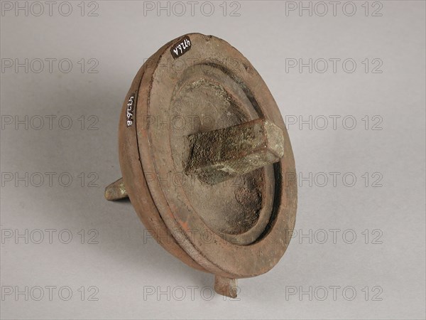 Two-piece bronze mold for lid of goblet, mold casting tool tools base metal bronze, cast twisted Two-piece bronze mold