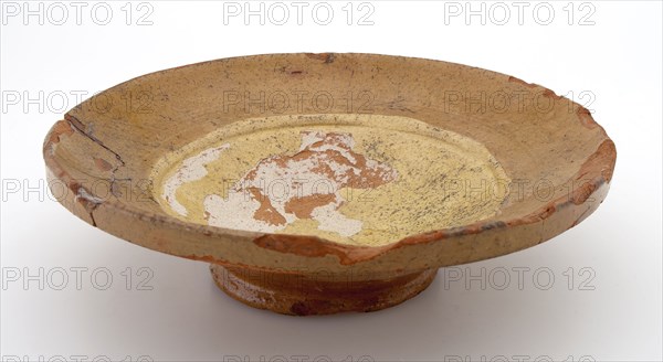 Earthenware dish, entirely glazed in brown and yellow, on stand, dish plate tableware holder earth discovery ceramics