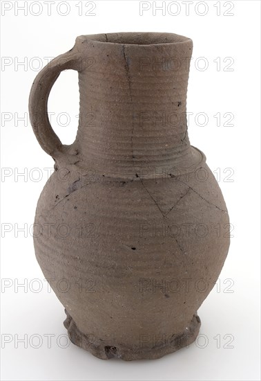 Stoneware jug, ball model with wide vertical ear, on squeeze foot, can crockery holder soil find ceramic stoneware, hand-turned