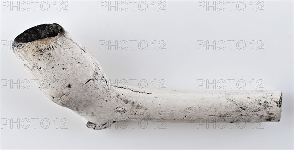 Clay pipe, unnoticed with smooth handle, clay pipe smoking equipment smoke floor pottery ceramics pottery h 3,2, pressed