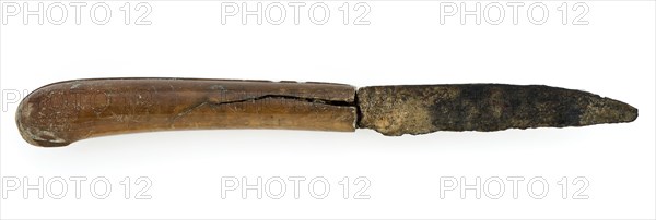 Remainder of small table knife with legs handle, knife cutlery soil find iron bone metal, archeology Rotterdam Kralingen