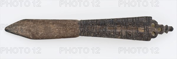 Legs cut from one piece in the style of Jan de Brij, knife cutlery soil find bone, archeology Rotterdam Kralingen-Crooswijk
