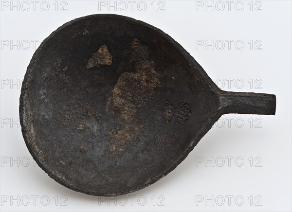 Drop-shaped leaves of tin spoon, marked, spoon cutlery soil find tin metal, cast Spoon with drop-shaped leaves Short rat tail